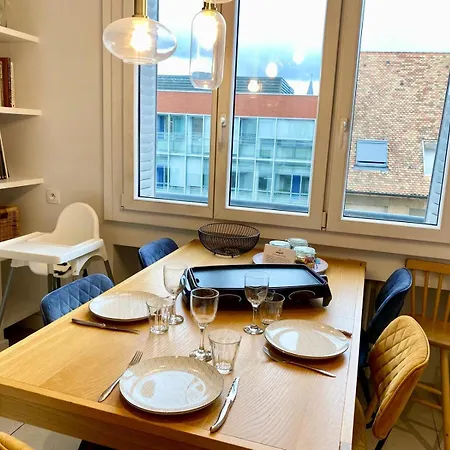 Lachenal, Centre, Balcon Avec Vue Chateau